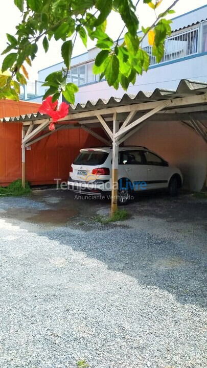 Casa para aluguel de temporada em Bombinhas (Praia de Bombas)