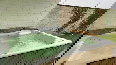Casa 4 dormitórios com acesso pé na areia e vista panorâmica do mar