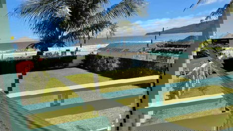Casa 4 dormitórios com acesso pé na areia e vista panorâmica do mar