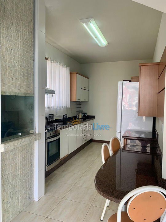 Apartamento para aluguel de temporada em Itapema (Meia Praia)