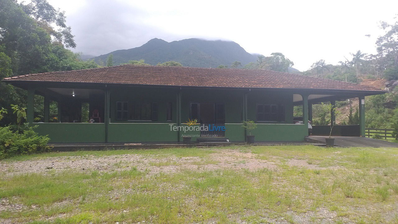 Casa para alquiler de vacaciones em Garuva (Urubuquara)