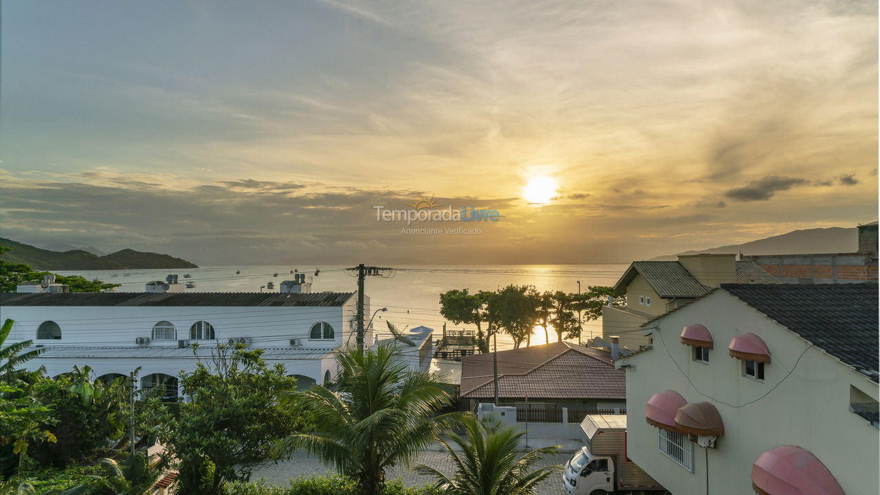 Apartamento para aluguel de temporada em Bombinhas (Praia de Canto Grande Mar Sem Ondas)