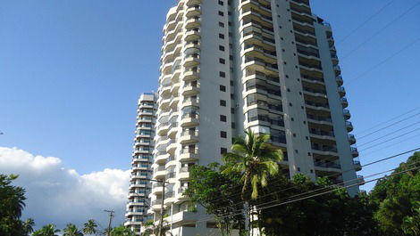 COMPLETE APARTMENT Beachfront Condominium Air-Cond Swimming Pool 2 Garages