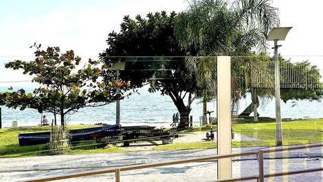 1 bedroom beachfront apartment SEASONAL