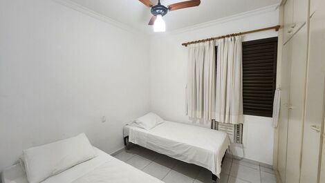 Flat 1 block from Pitangueiras Beach - air conditioning - 6 people