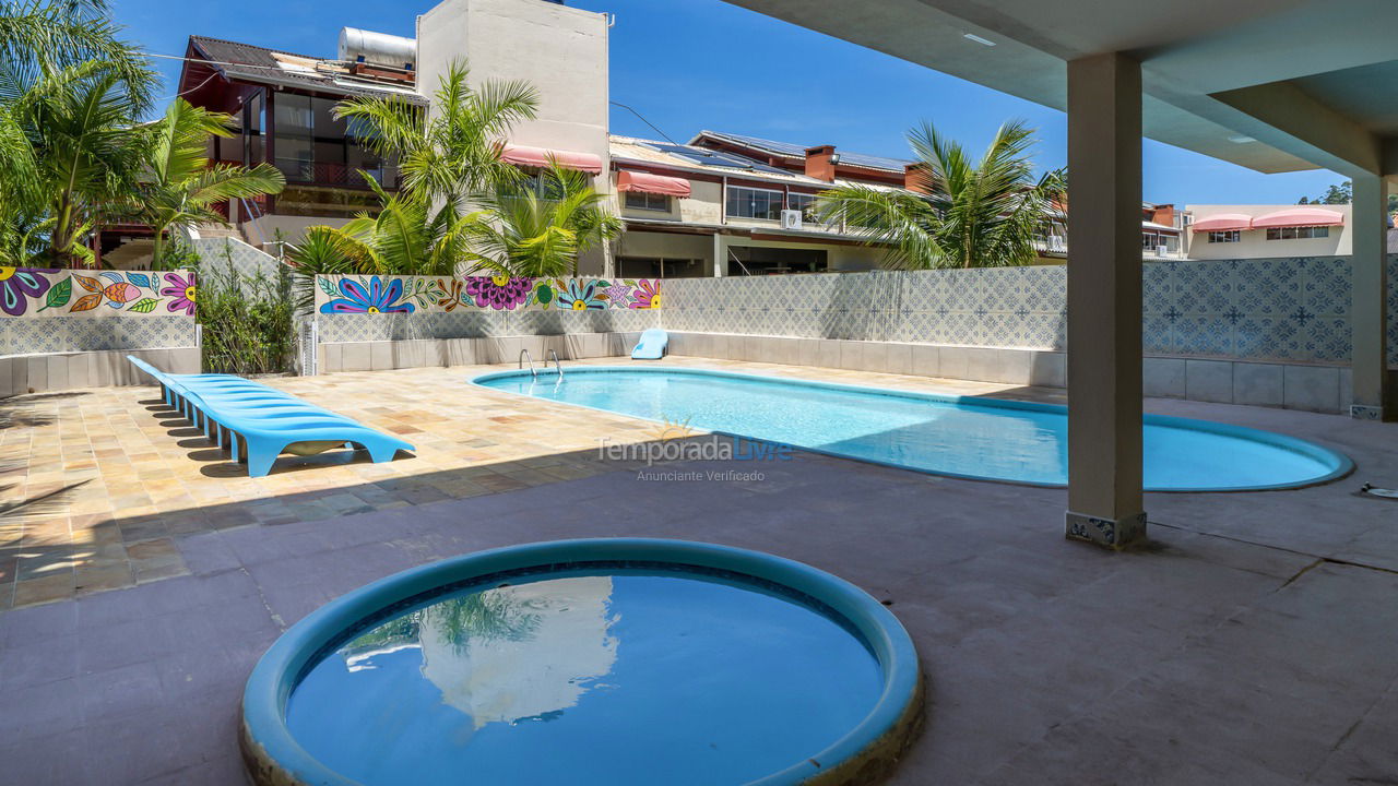 Casa para aluguel de temporada em Bombinhas (Praia de Canto Grande Mar Sem Ondas)