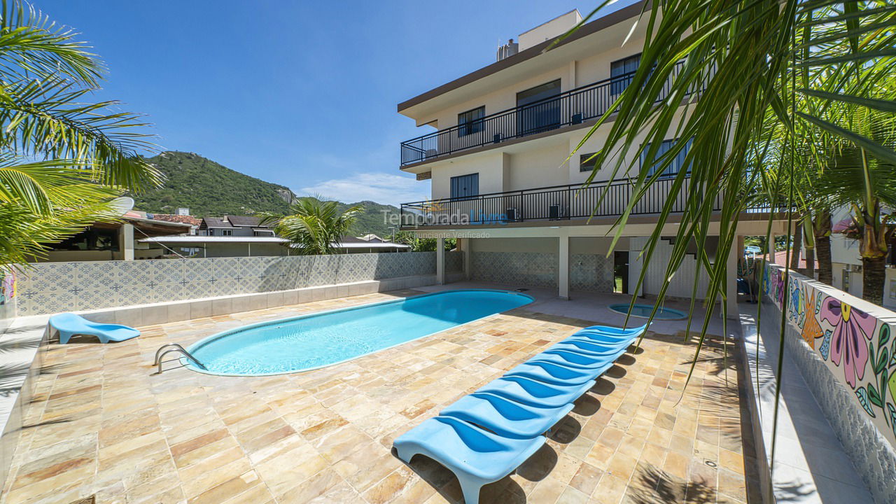 Casa para aluguel de temporada em Bombinhas (Praia de Canto Grande Mar Sem Ondas)