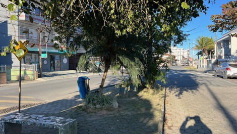 ÓTIMA CASA TÉRREA Á 50M DO MAR, 2 QUARTOS COM AC E POSSUI CISTERNA.