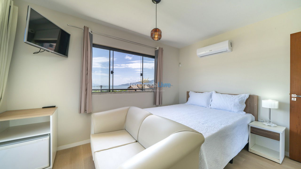 Apartamento para aluguel de temporada em Bombinhas (Praia de Canto Grande Mar Sem Ondas)