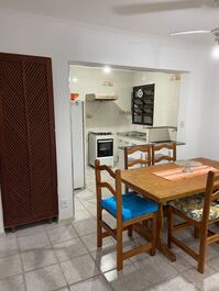 APARTAMENTO ACONCHEGANTE 150MS DA PRAIA - 08 PESSOAS.