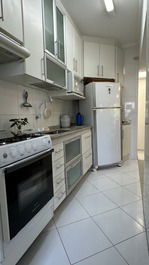 APARTAMENTO COMPLETO | Cond Beira-Mar + Ar-Cond + Piscina + 2 Garagens