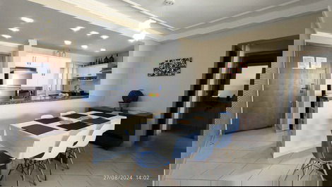 Sala de jantar e cozinha