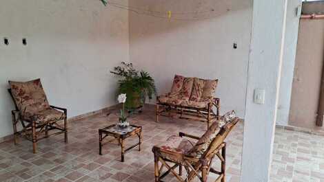 House for 4 people in the best region of Martim de Sá, 400m from the beach.