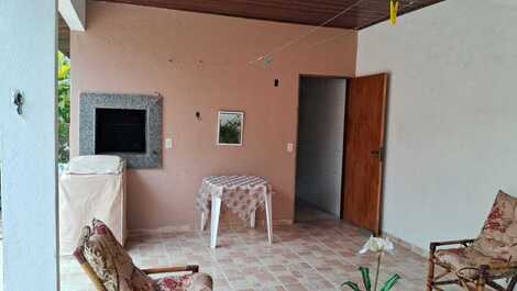 House for 4 people in the best region of Martim de Sá, 400m from the beach.