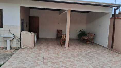 House for 4 people in the best region of Martim de Sá, 400m from the beach.