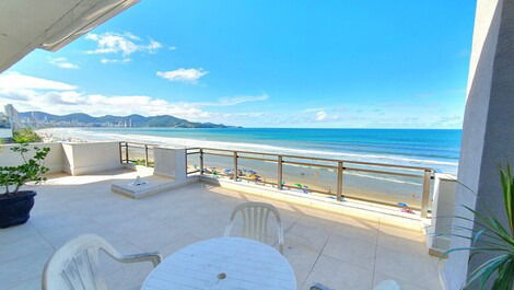 ¡Apartamento frente al mar!