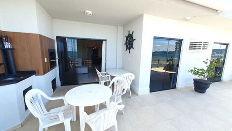 ¡Apartamento frente al mar!