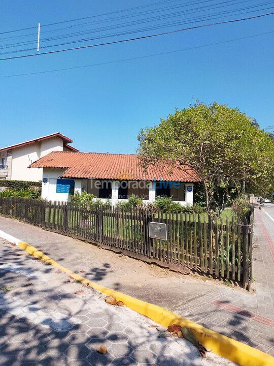 Casa para aluguel de temporada em Bombinhas (Canto de Bombas)