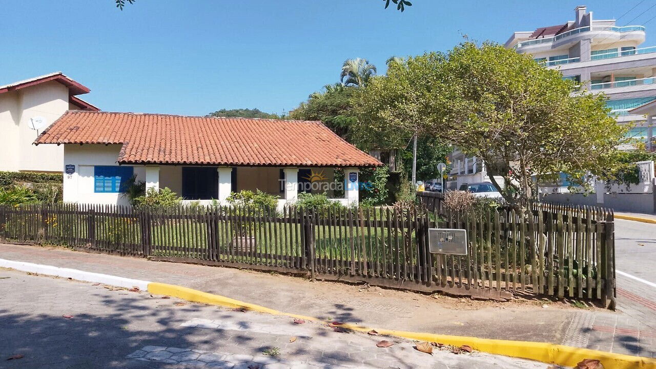 Casa para aluguel de temporada em Bombinhas (Canto de Bombas)