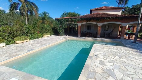 Chácara com Jacuzzi e piscina aquecida LT0037