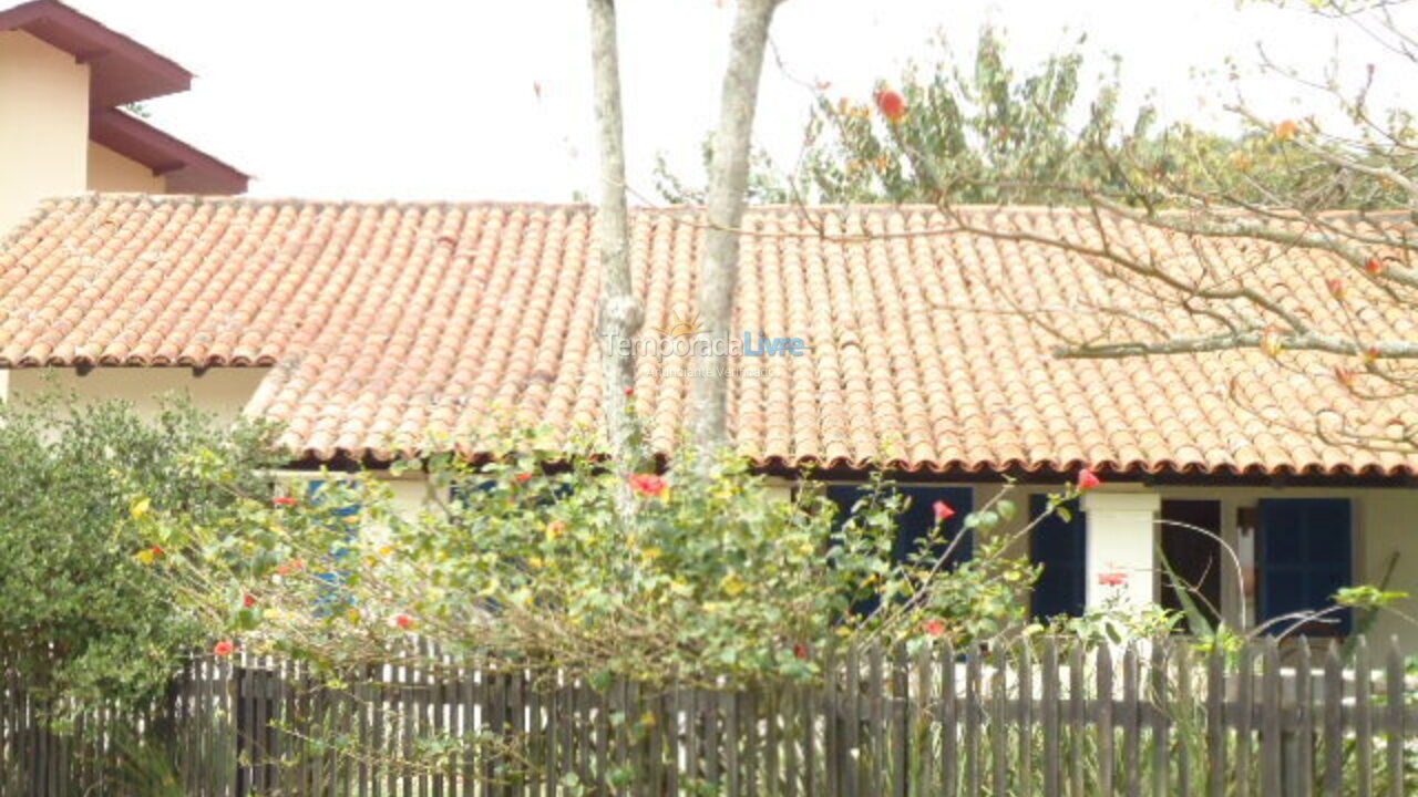 Casa para aluguel de temporada em Bombinhas (Canto de Bombas)