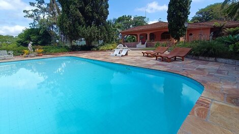 Sitio con piscina privada y cancha de tenis LT0033