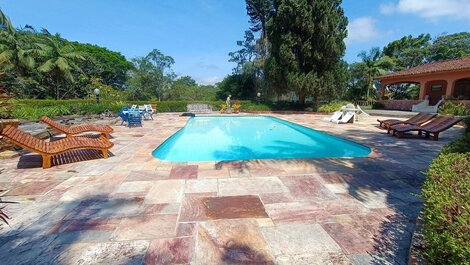 Sitio con piscina privada y cancha de tenis LT0033