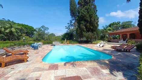 Sitio con piscina privada y cancha de tenis LT0033