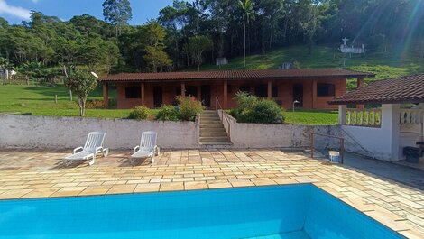 Farm with 5 suites, swimming pool and gourmet area LT0051