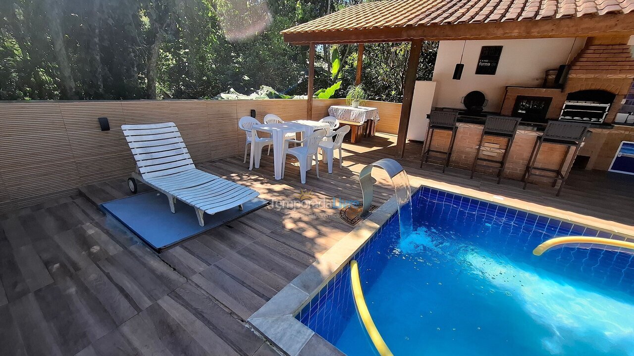 Casa para alquiler de vacaciones em Embu Guaçu (Santa Lucia)