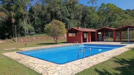 Sítio com piscina e área de fogueira LT0036