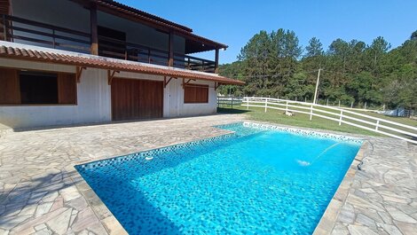 Rancho para eventos com salão e piscina LT0050