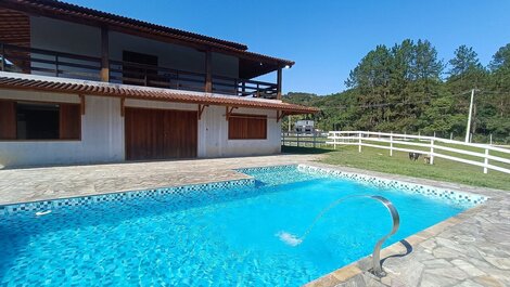 Rancho para eventos com salão e piscina LT0050