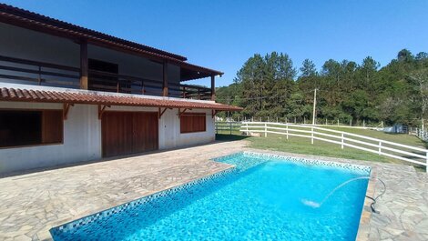 Rancho para eventos con salón y piscina LT0050