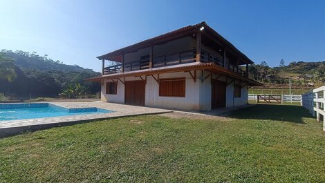 Rancho para eventos com salão e piscina LT0050