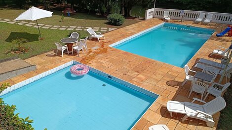 Chácara com quadra de Tênis/futsal, piscina LT0041