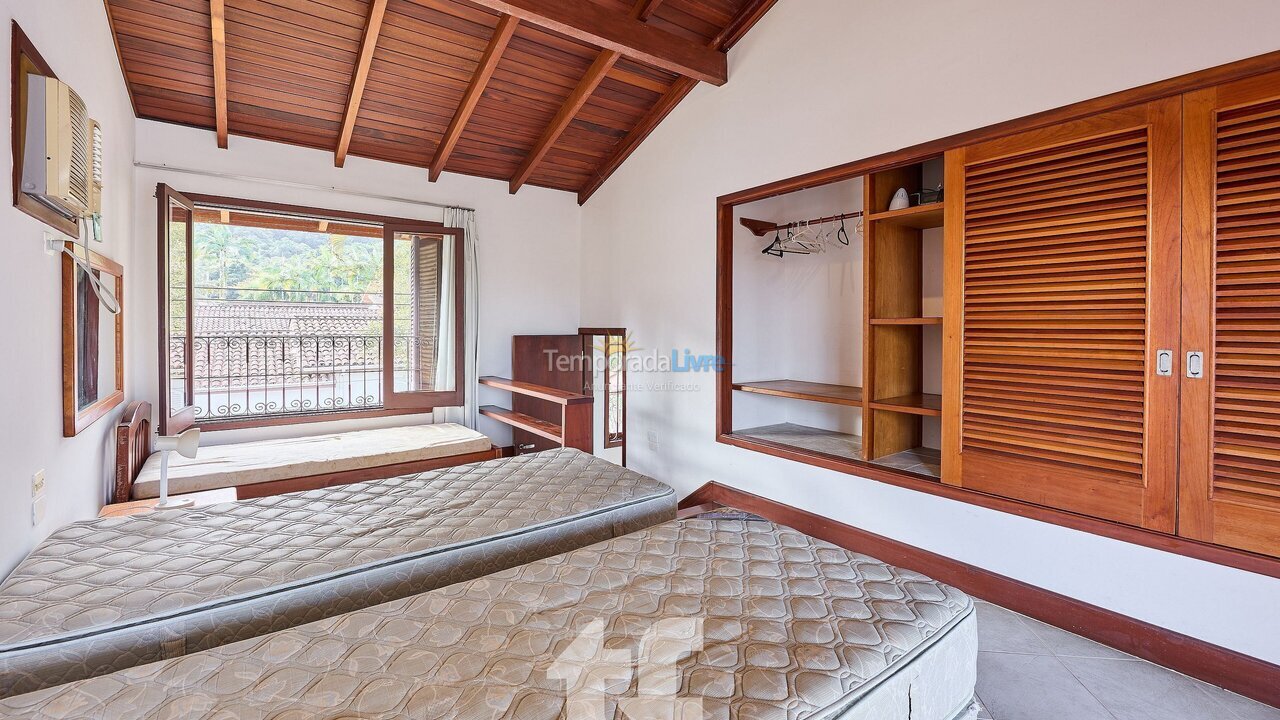 Apartment for vacation rental in Ubatuba (Praia do Lázaro)