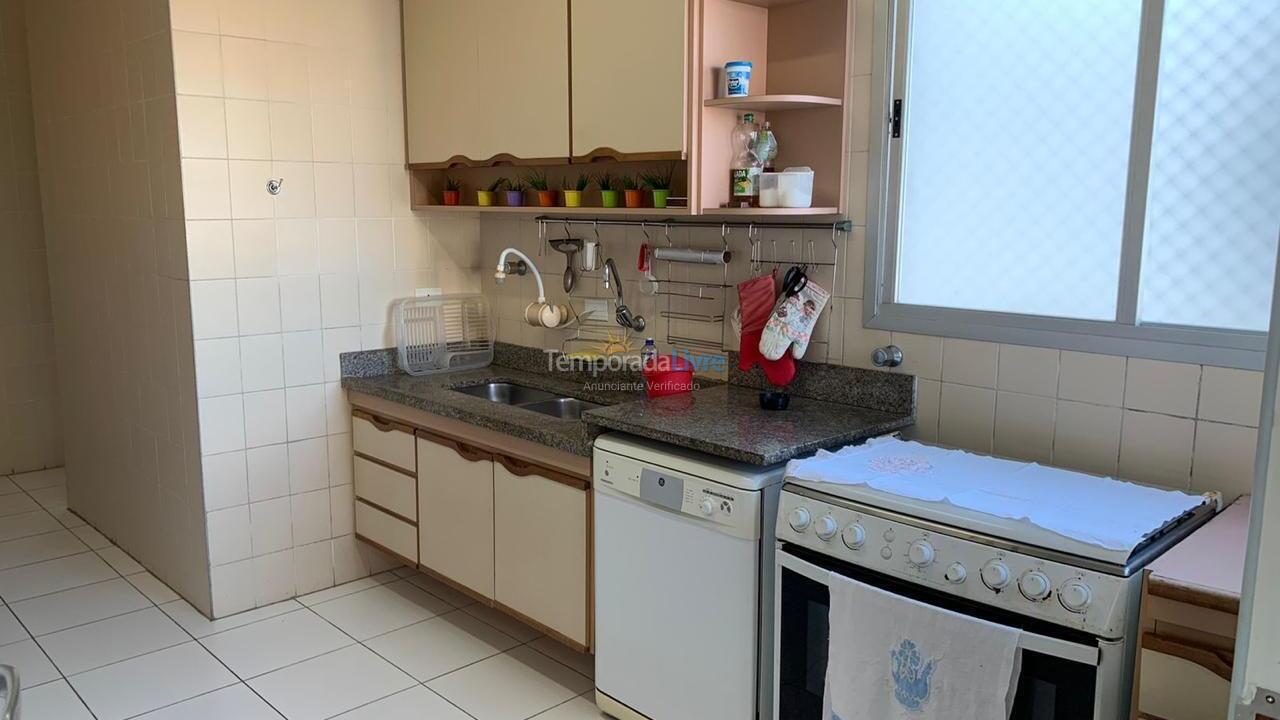 Apartamento para aluguel de temporada em Guarujá (Pitangueiras)