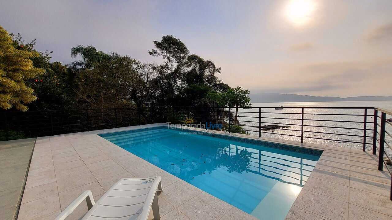 Casa para aluguel de temporada em Bombinhas (Praia de Bombinhas)