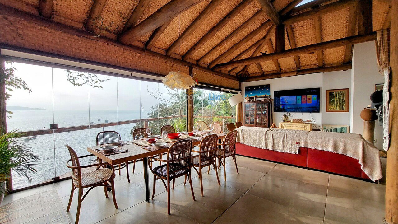 Casa para aluguel de temporada em Bombinhas (Praia de Bombinhas)