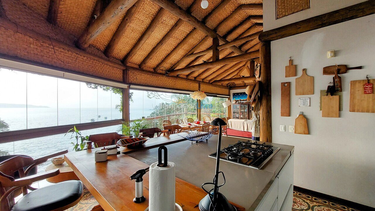 Casa para aluguel de temporada em Bombinhas (Praia de Bombinhas)