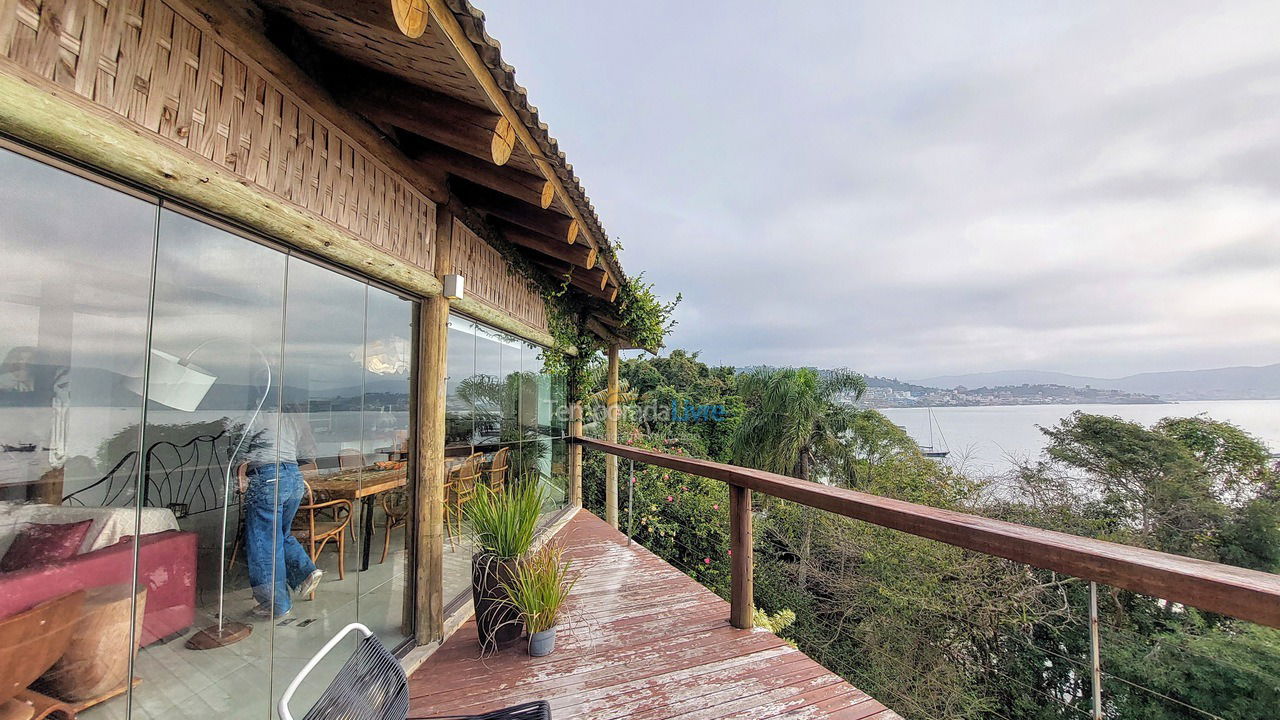 Casa para aluguel de temporada em Bombinhas (Praia de Bombinhas)