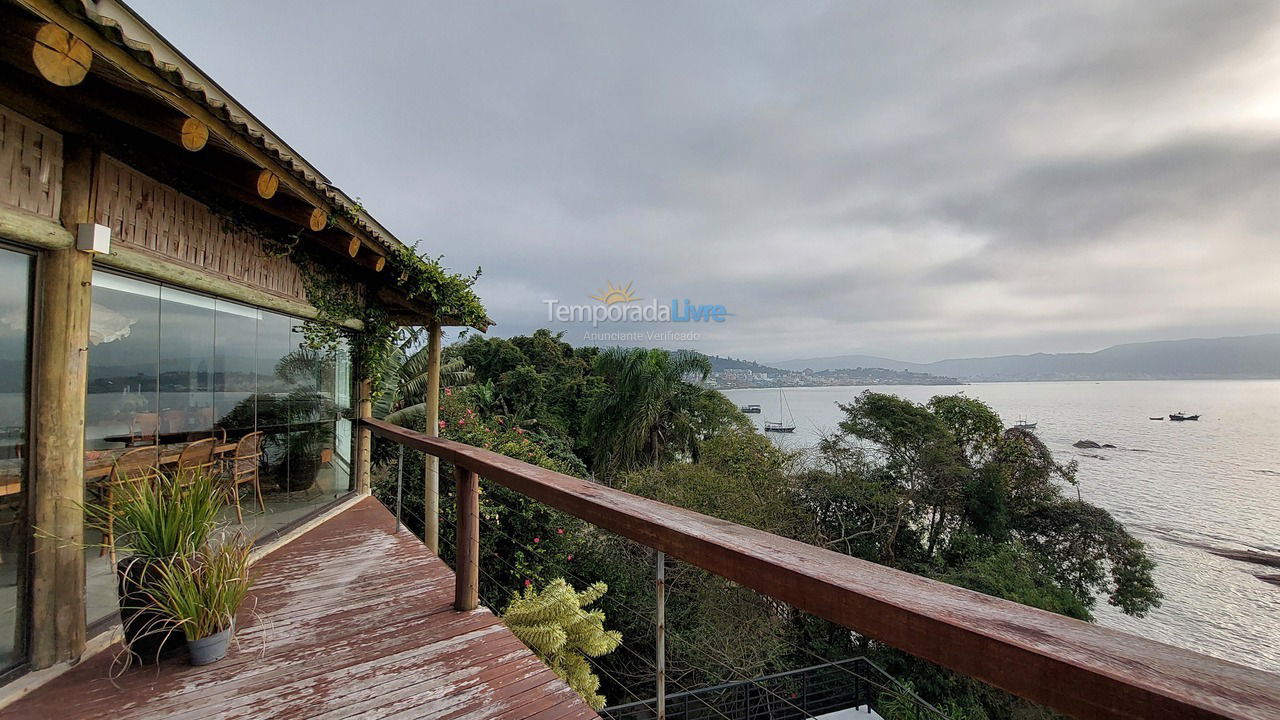 Casa para aluguel de temporada em Bombinhas (Praia de Bombinhas)