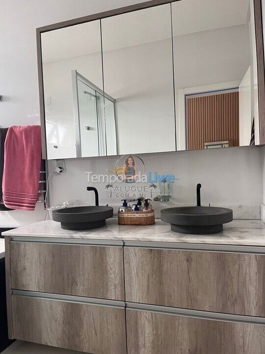 Apartamento para aluguel de temporada em Itapema (Meia Praia)