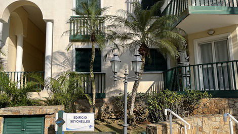 RIVIERA: Close to the Beach and Shopping, 2 Bedroom Suite, Air Conditioning, 2 Bathrooms, 8 Guests, 3 Bedrooms