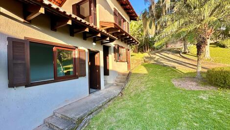 SEASIDE HOUSE ON BOMBINHAS BEACH (LAGOINHA)