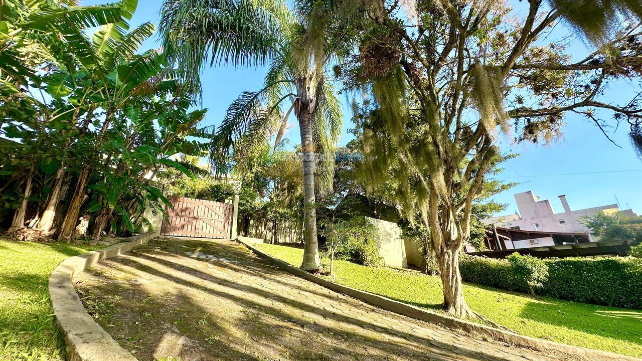 Casa para aluguel de temporada em Bombinhas (Praia de Bombinhas)