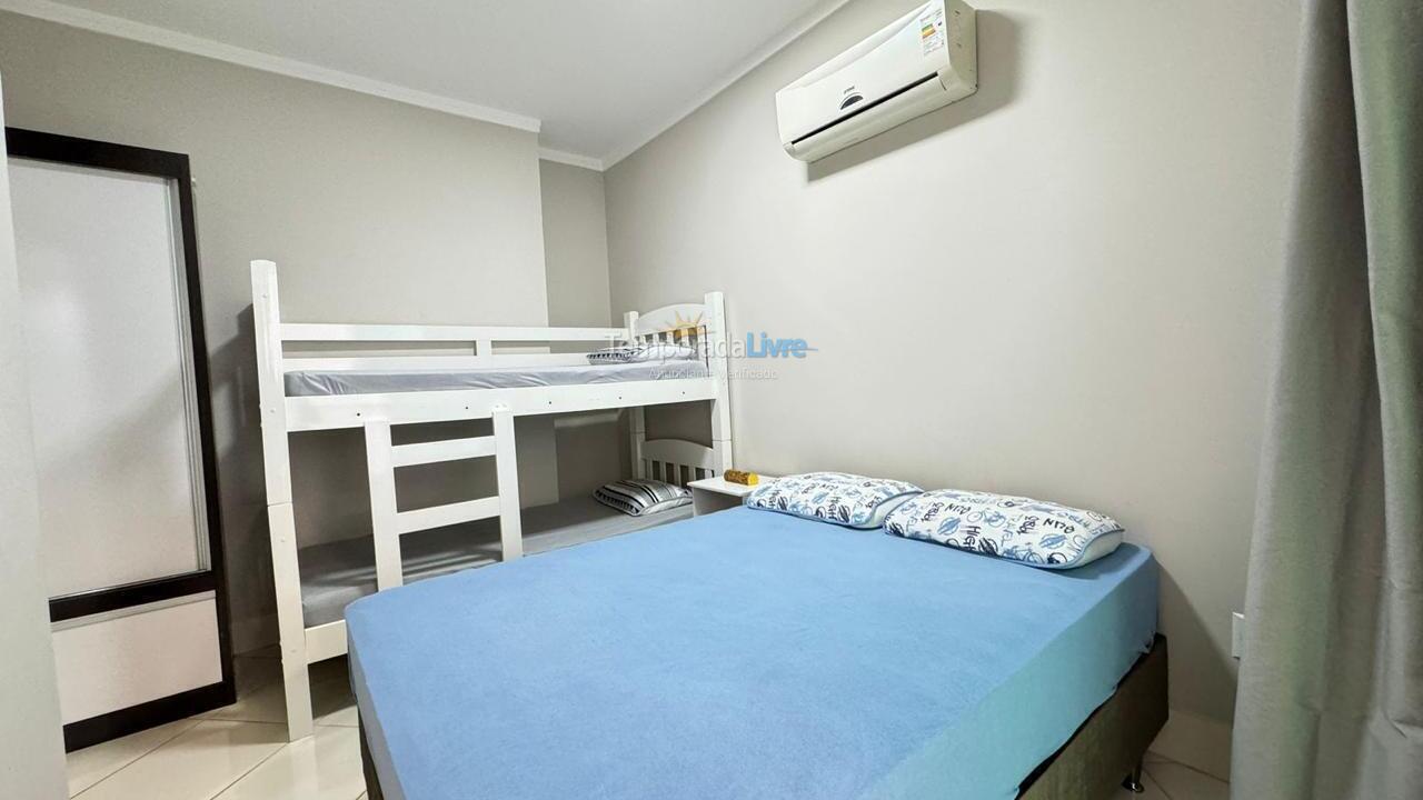 Apartamento para aluguel de temporada em Bombinhas (Praia de Bombas)