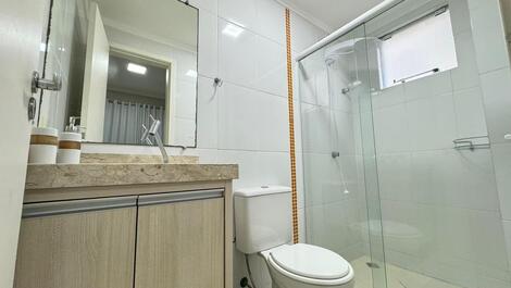 APARTAMENTO 02 DORMITÓRIOS NA PRAIA DE BOMBAS