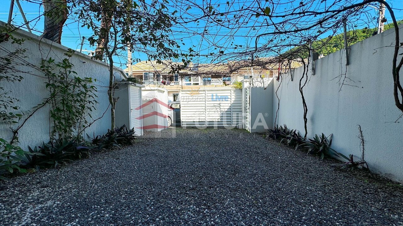 Casa para aluguel de temporada em Bombinhas (Praia de Bombinhas)